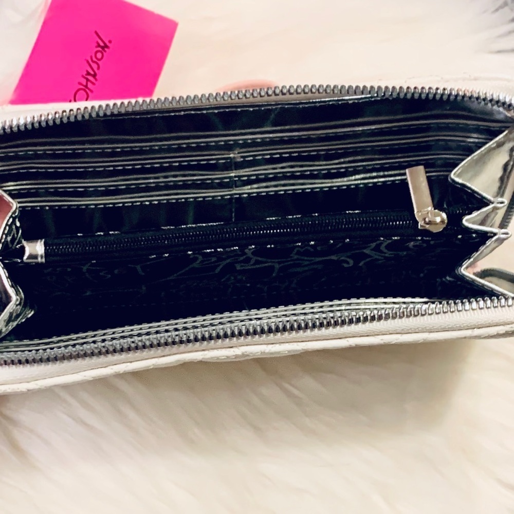 Betsey Johnson wallet / wristlet!! - Picture 6 of 6